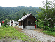 �O��