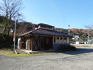 �O��