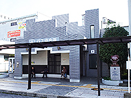 �O��