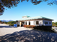 �O��