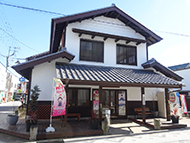 �O��