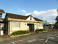 �O��