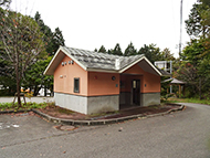 �O��