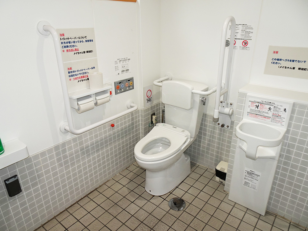 駅前プラザ「メイちゃん家」トイレ