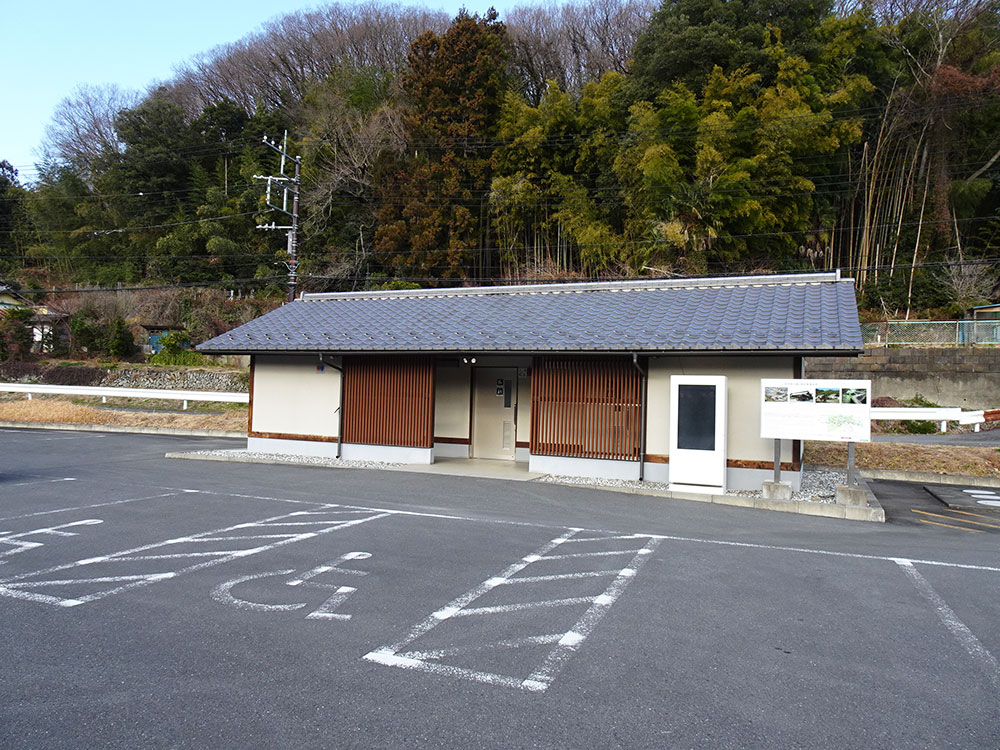 高山社跡駐車場トイレ